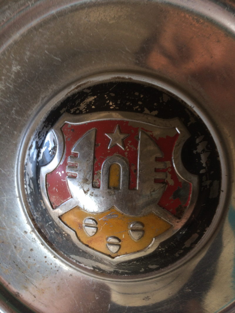 Illustration for article titled Help Identify a Hubcap!